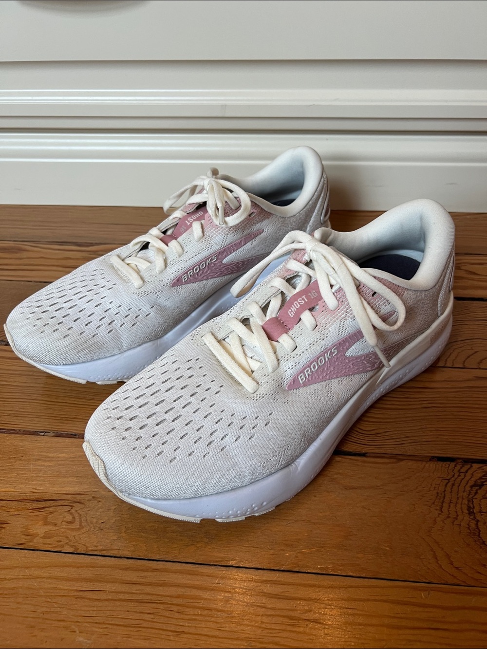 Brooks Womens Ghost 16 Running Sneakers